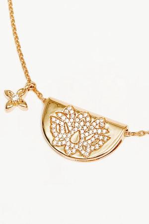 Live in Light Lotus Necklace | Gold